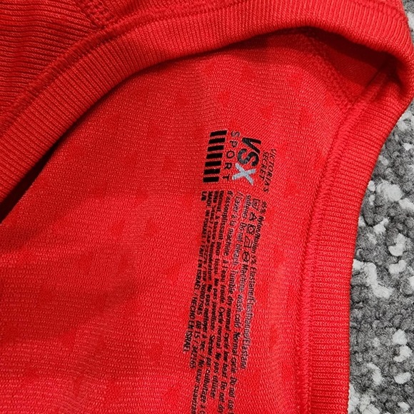 Victoria secret red women's size large long sleeve - Picture 6 of 6
